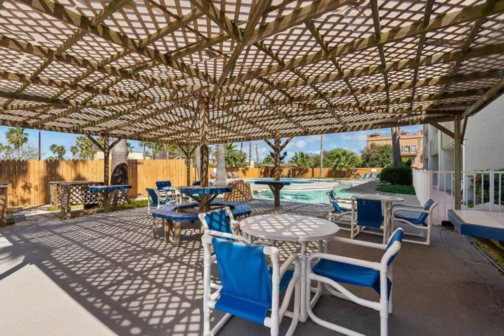2 Bed 2 Bath Condo By Beach With Resort Pool Юг Падре Айленд Экстерьер фото