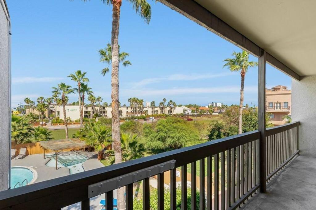 2 Bed 2 Bath Condo By Beach With Resort Pool Юг Падре Айленд Экстерьер фото